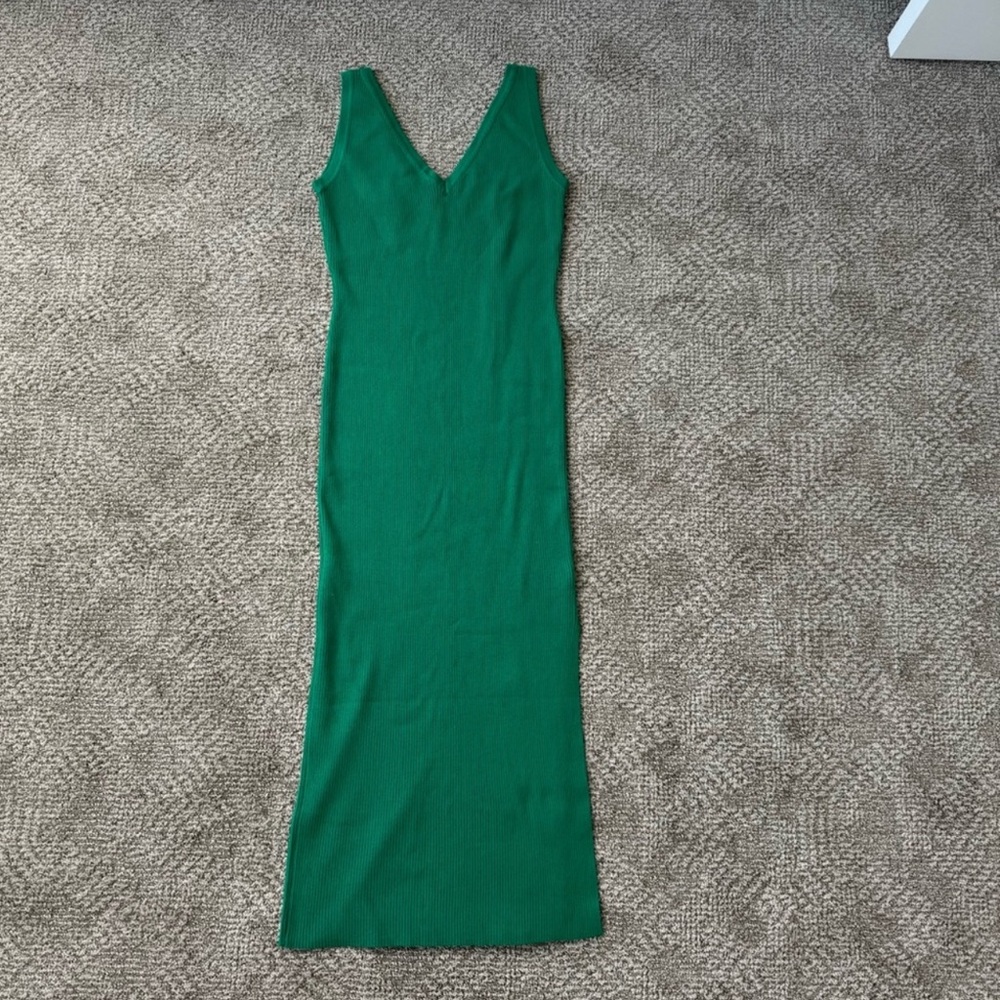 NWT: XS House of Harlowe Green Sleeveless V Neck Long Ribbed Sweater Dress